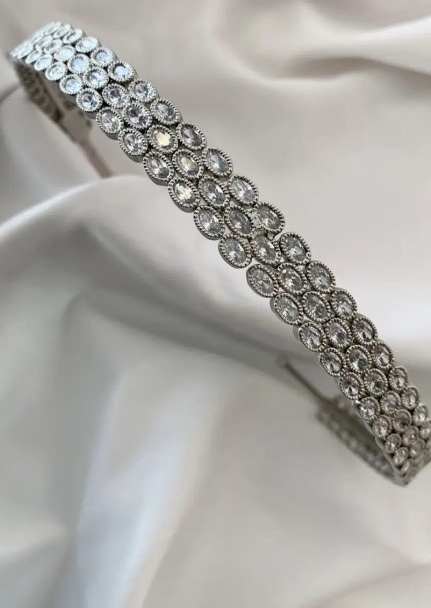 Tiara Infinity